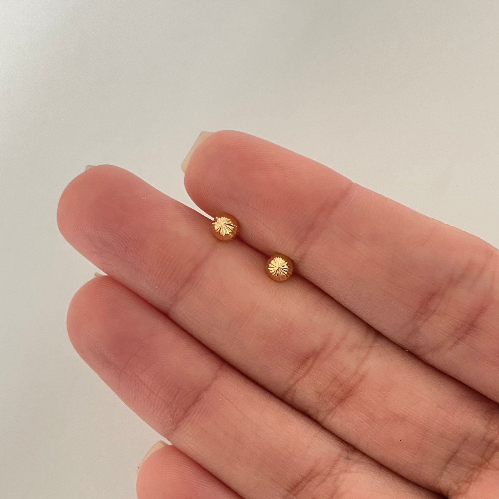 Topos media bola diamantada Oro amarillo 18k 0,5 Gr / 4,0 mm